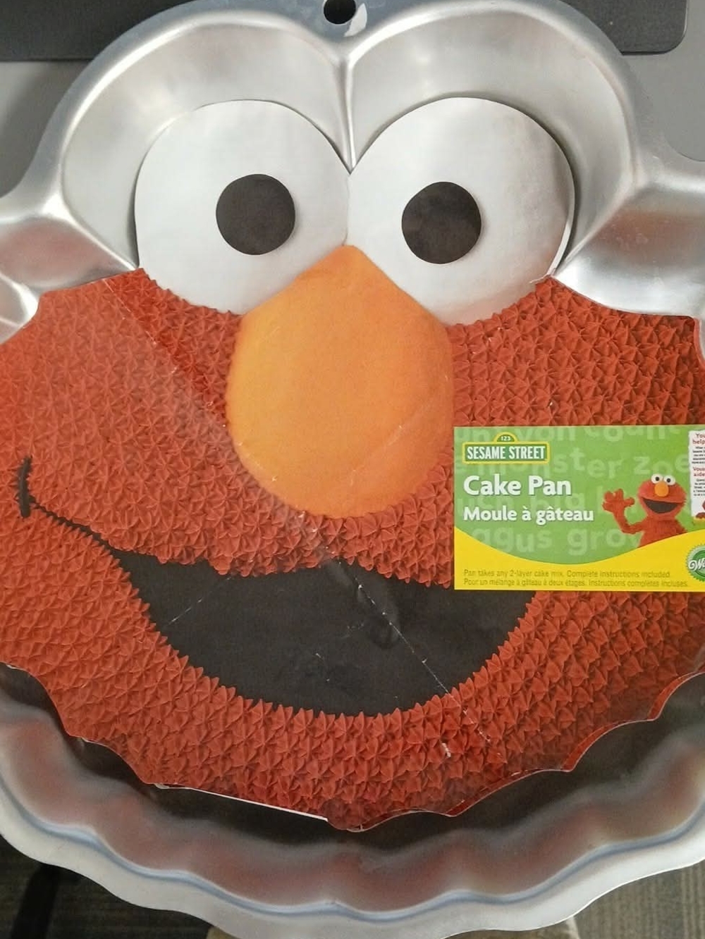 Sesame Street Elmo Face Cake Pan - Wilton